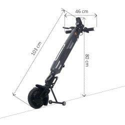 Système de propulsion électrique pour fauteuil roulant avec barre pour les repose-pieds