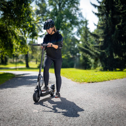 Trottinette électrique pliable 350 W avec vitesse max de 25 km/h et autonomie de 30 km - Roues 8,5"