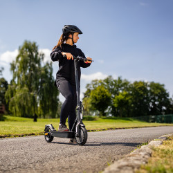 Trottinette électrique pliable 350 W avec vitesse max de 25 km/h et autonomie de 30 km - Roues 8,5"