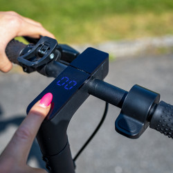 Trottinette électrique pliable 350 W avec vitesse max de 25 km/h et autonomie de 30 km - Roues 8,5"