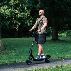 Trottinette électrique pliable 700 W avec vitesse de 15 à 30 km/h - Autonomie de batterie 50 km - Mobilité écologique