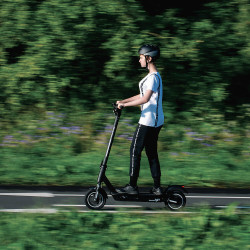 Trottinette électrique pliable 700 W avec vitesse de 15 à 30 km/h - Autonomie de batterie 50 km - Mobilité écologique