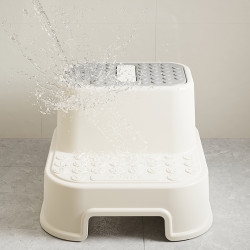 Marche pied pour enfants avec revêtement antidérapant pour le développement de l'autonomie