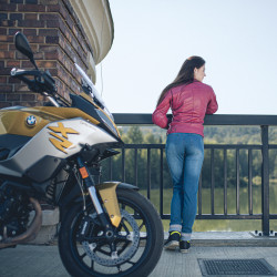 Jean de moto pour femmes avec poches et passants de ceinture - Denim de moto résistant avec de l'aramide