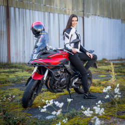 Legging de moto pour femmes avec tissu élastique et protections certifiées pour les hanches et les genoux