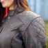 Veste de moto en cuir pour femmes avec protections CE et sangle d'ajustement