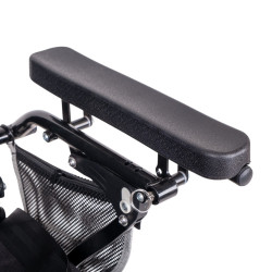 Fauteuil roulant motorisé 700 W avec contrôle par joystick et télécommande - Autonomie 24 km et vitesse ajustable jusqu'à 6 km/h