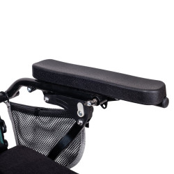 Fauteuil roulant motorisé 700 W avec contrôle par joystick et télécommande - Autonomie 24 km et vitesse ajustable jusqu'à 6 km/h