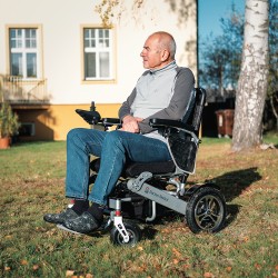 Fauteuil roulant électrique avec 2 batteries - capacité de 130 kg