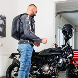 Sac à dos de moto étanche avec rangements ergonomique - coque en carbone