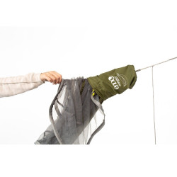 Hamac avec filet anti-insectes et poches intégrées en tissu résistant et respirant
