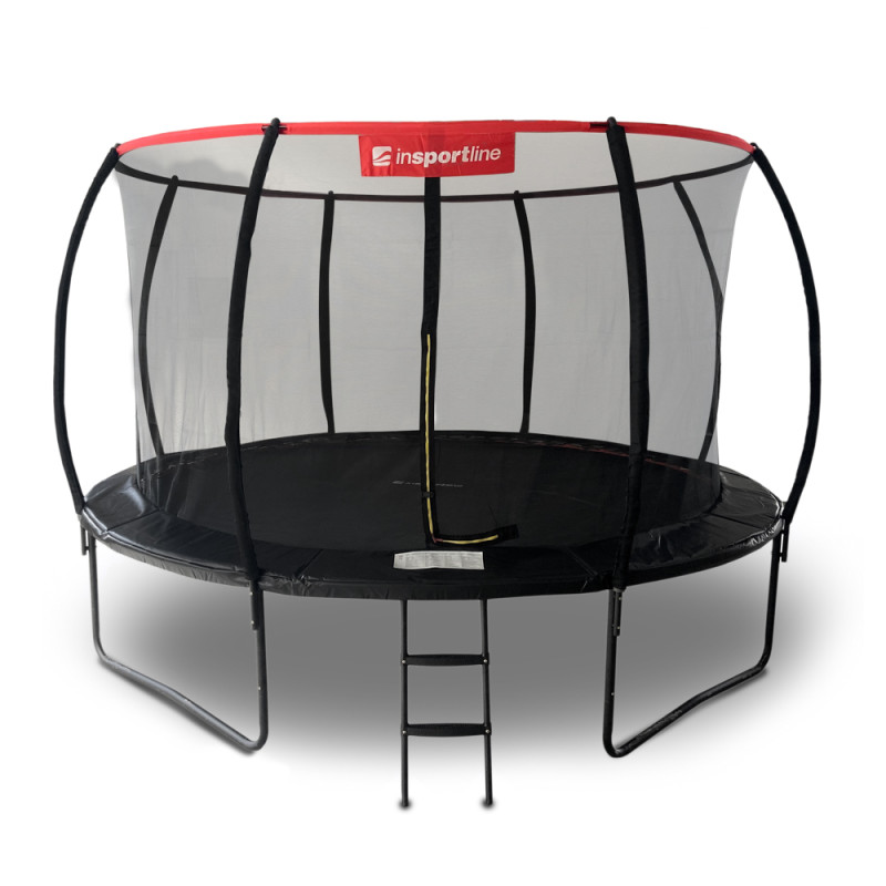 Trampoline grand diamètre avec filet de sécurité et échelle.